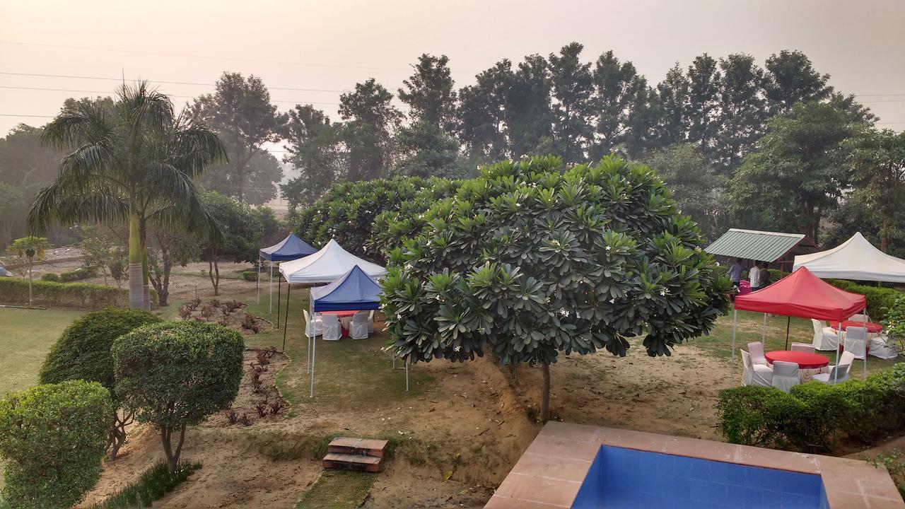 Club Awara Holiday Resort Manesar Exterior photo